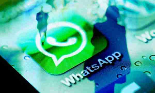 Aplikacioni WhatsApp po merr një chatbot me AI
