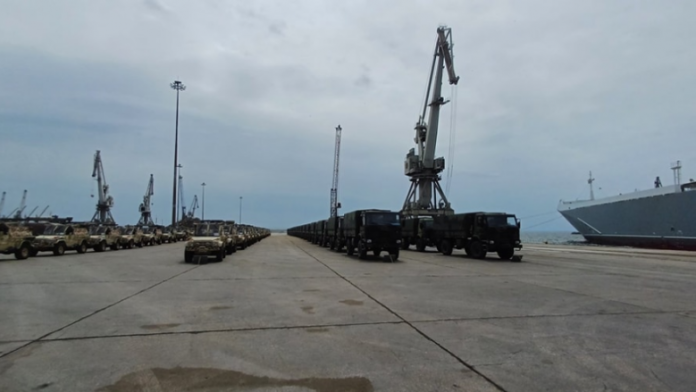 Arrijnë në portin e Selanikut 76 automjete ushtarake  donacion i Norvegjisë për Maqedoninë e Veriut