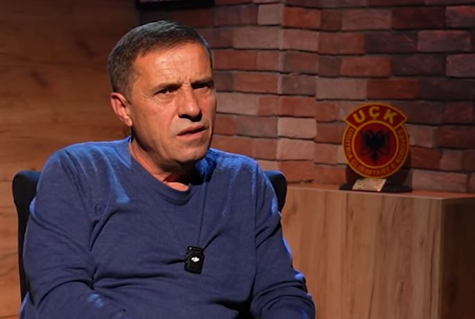 Si i vrau Aziz Kelmendi 4 ushtarë të Jugosllavisë  flet shoku i tij i burgut  Me pIumbin e fundit e vrau veten